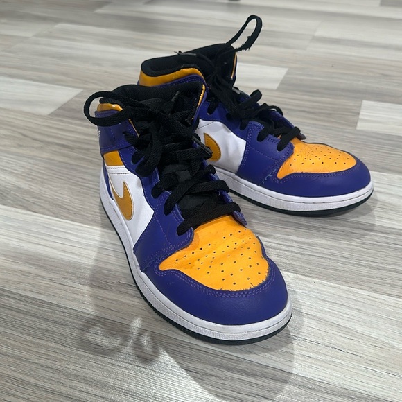 Nike Other - Nike Air Jordon 1 Mid Lakers edition Boys 6.5